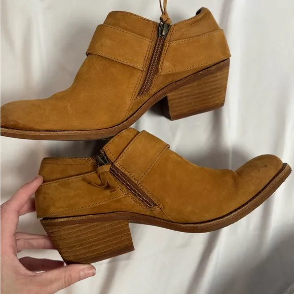Söfft Women's Alvie Bootie women’s Sz 9 Tuscano Tan
