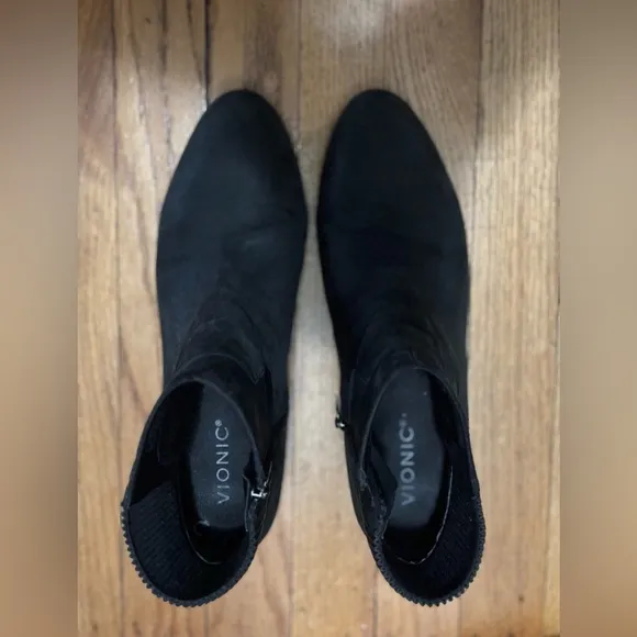 Shantelle Vionic Women’s boots.