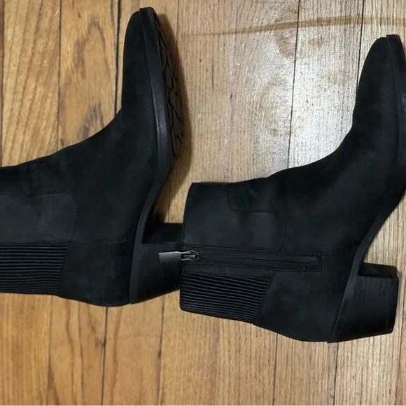 Shantelle Vionic Women’s boots.