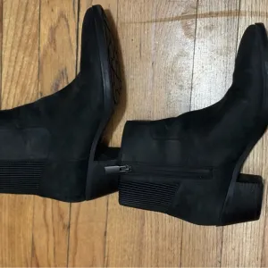 Shantelle Vionic Women’s boots.