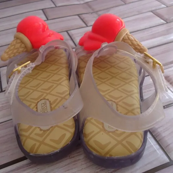 SIZE 3. Mini Melissa girl's jelly sandals.