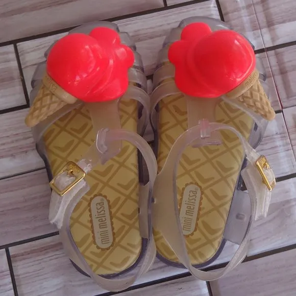 SIZE 3. Mini Melissa girl's jelly sandals.