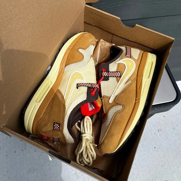 Size 8M - Travis Scott x Nike Air Max 1 &quot;Wheat&quot;