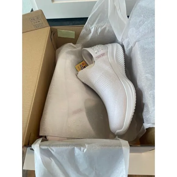 Skechers NIB White Ultra Flex 3.0 with sparkled stones, slip in shoe ladies 10