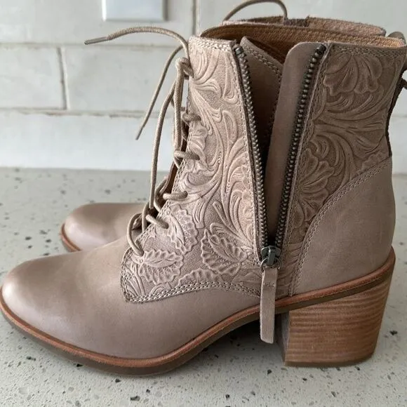 Sofft Sondra Light Taupe Leather Embossed Floral Block Heel Ankle Boots Size 9.5