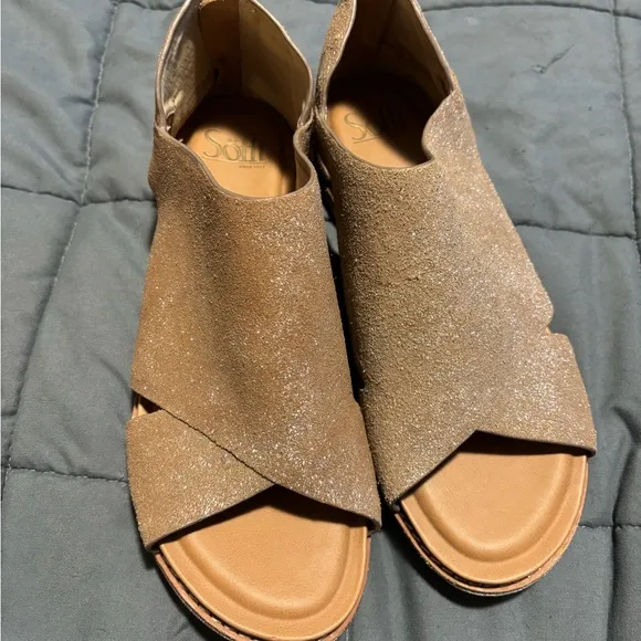 SOFFT Sparkle Tan Criss-Cross Sandals Size 8.5