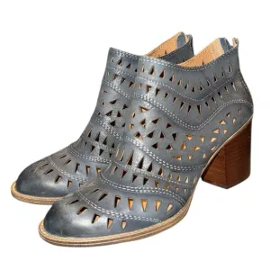 Sofft Westwood II Perforated Laser Cut Ankle Boots Denim Blue Leather Size 6
