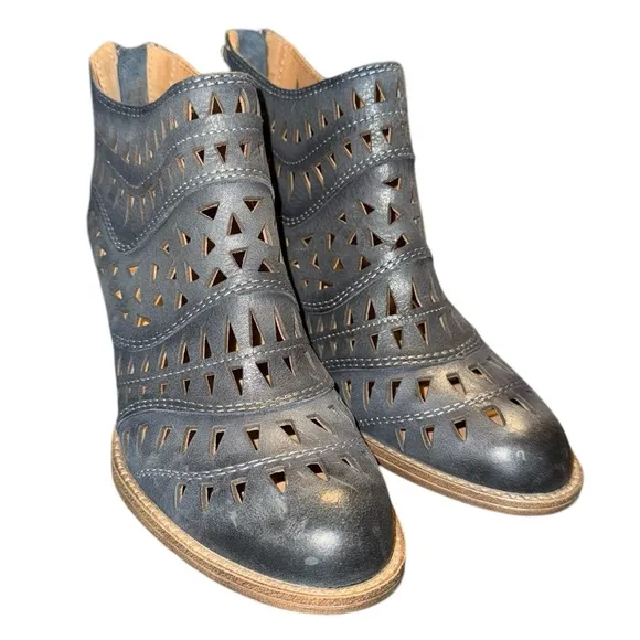 Sofft Westwood II Perforated Laser Cut Ankle Boots Denim Blue Leather Size 6