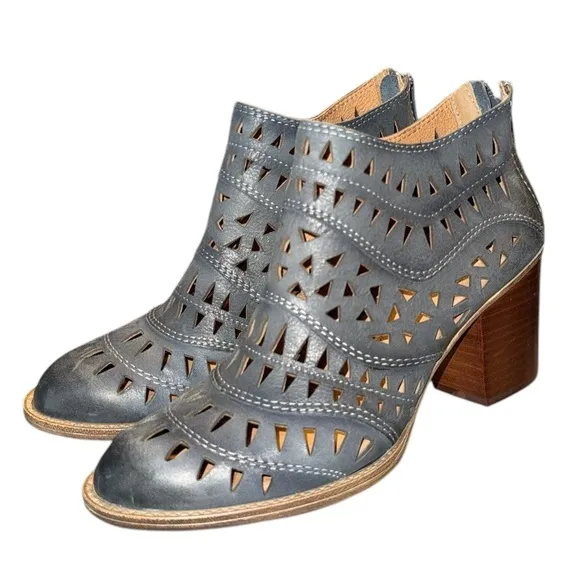 Sofft Westwood II Perforated Laser Cut Ankle Boots Denim Blue Leather Size 6