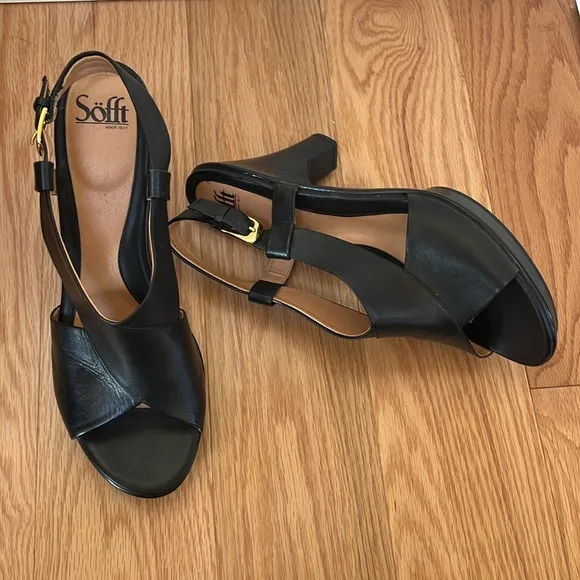 Sofft Women’s 10 M black heeled open toe sandals.