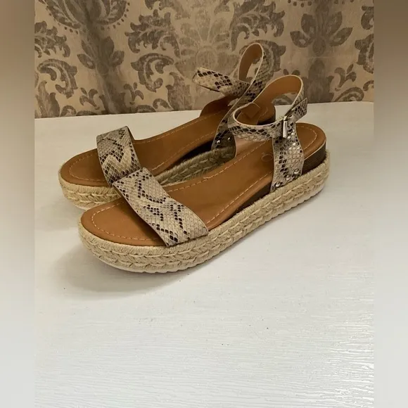 SoHo Elite Sandals open toe Espadrille Snake Skin size 8