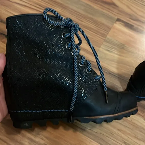 Sorel 1964 WEDGE Womens Boots size 7 LIKE NEW