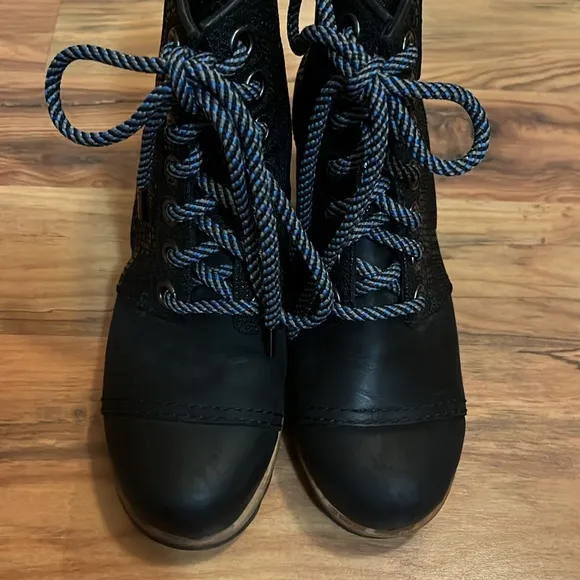 Sorel 1964 WEDGE Womens Boots size 7 LIKE NEW