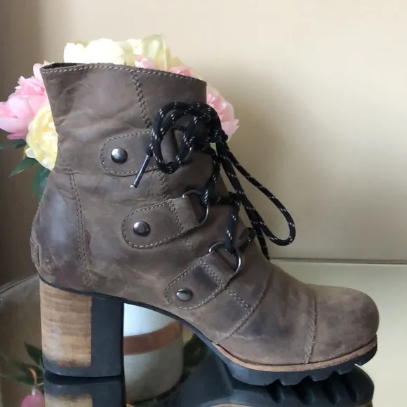 Sorel Addington Lace-Up Ankle Boots