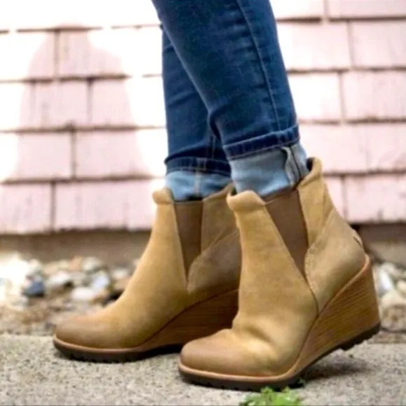 Sorel After Hours Chelsea Wedge Ankle Boots Tan Beige Suede Sz 9