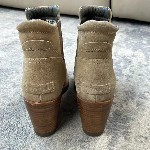 Sorel After Hours Chelsea Wedge Ankle Boots Tan Beige Suede Sz 9