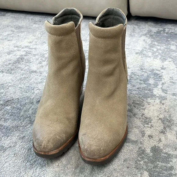 Sorel After Hours Chelsea Wedge Ankle Boots Tan Beige Suede Sz 9