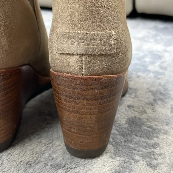 Sorel After Hours Chelsea Wedge Ankle Boots Tan Beige Suede Sz 9