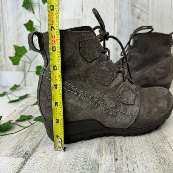 Sorel Evie Suede Wedge Ankle Boots Size 8