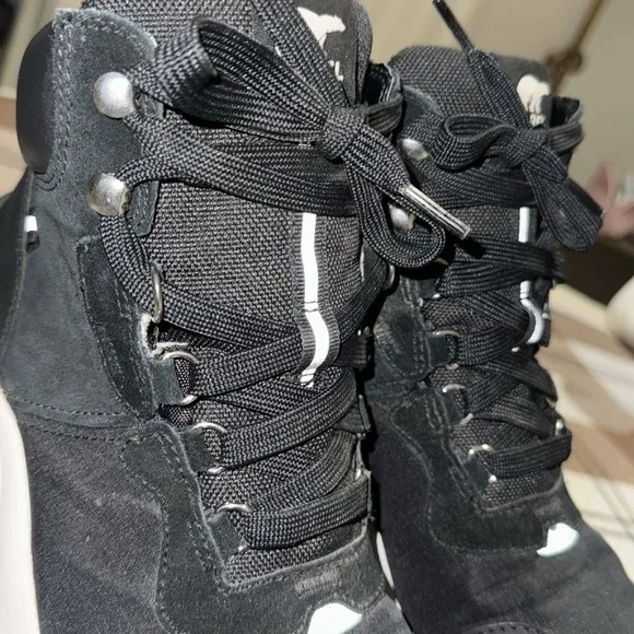 Sorel Hicking Boots - W 11