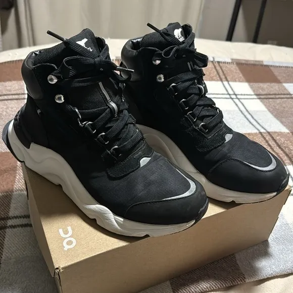 Sorel Hicking Boots - W 11