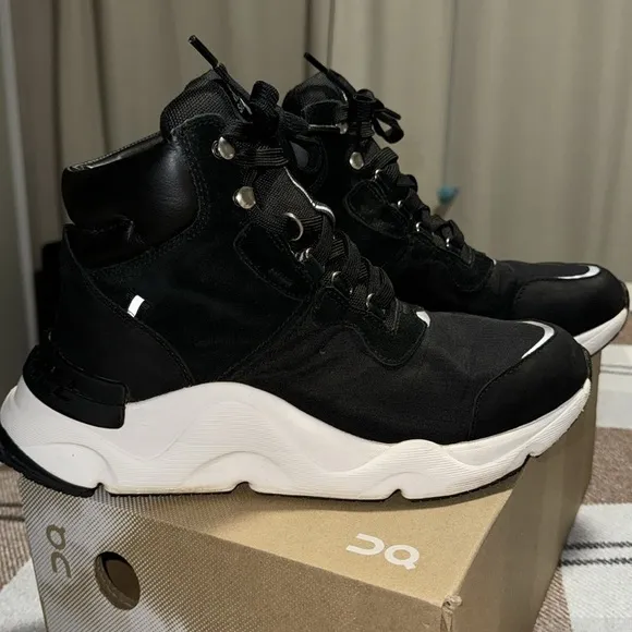 Sorel Hicking Boots - W 11