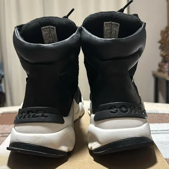 Sorel Hicking Boots - W 11