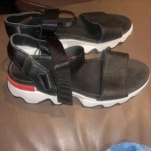 Sorel Kinetic Impact Ankle Strap Platform Sandals Size 9.5 Black