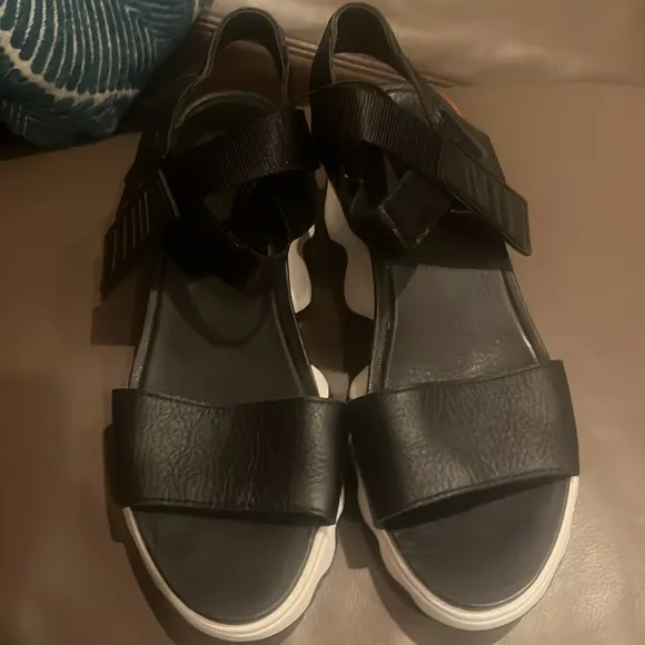 Sorel Kinetic Impact Ankle Strap Platform Sandals Size 9.5 Black