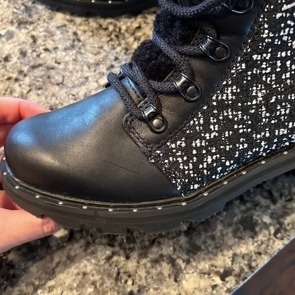 Sorel Lenox lace cozy winter shearling black white waterproof boots size 6 and 8