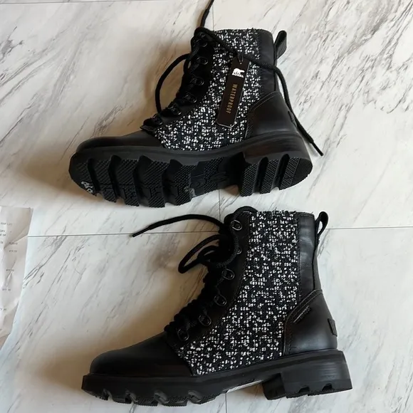 Sorel Lenox lace cozy winter shearling black white waterproof boots size 6 and 8