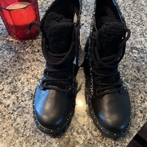 Sorel Lenox lace cozy winter shearling black white waterproof boots size 6 and 8