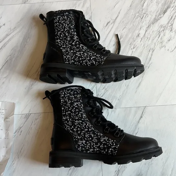 Sorel Lenox lace cozy winter shearling black white waterproof boots size 6 and 8