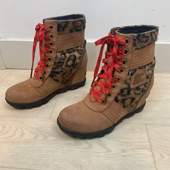 Sorel Lexie Faux Fur Leopard Wedge Boots 6.5 Cognac Brown Red Laces Boho Combat