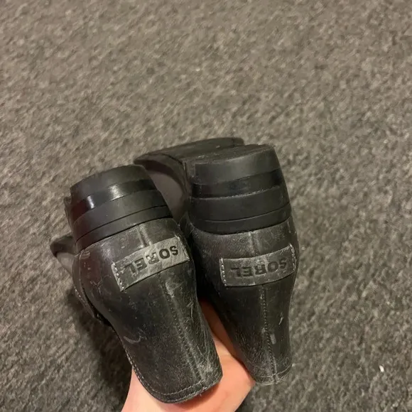 Sorel Lolla II Strap Stud Boots, size 9.5