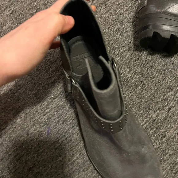 Sorel Lolla II Strap Stud Boots, size 9.5