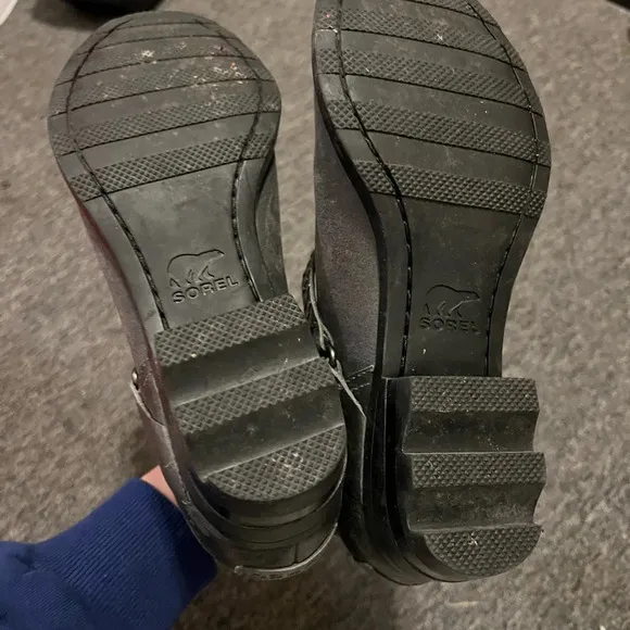 Sorel Lolla II Strap Stud Boots, size 9.5