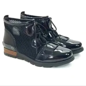 Sorel Major Lace Up Mesh Patent Leather Boots