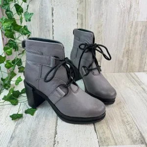 Sorel Margo Lace Leather Ankle boot size 7.5