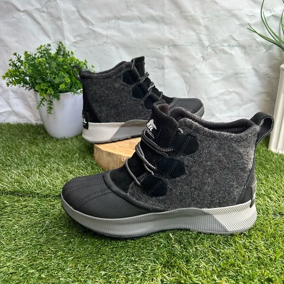 SOREL Out N About III Duck Boot Classic Boots black size 5.5 $130 new /no box