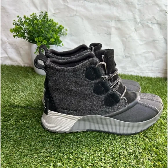 SOREL Out N About III Duck Boot Classic Boots black size 5.5 $130 new /no box