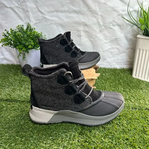 SOREL Out N About III Duck Boot Classic Boots black size 5.5 $130 new /no box