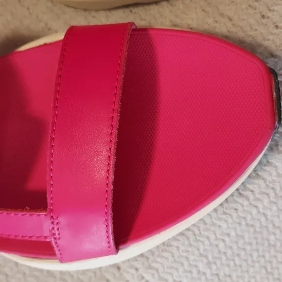 SOREL Women's Kinetic Impact Sling Sandals NWOB