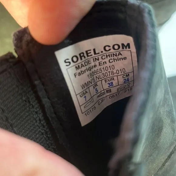 Sorel Women's Lolla Chelsea Boots (Black Suede) 7 Never worn outside