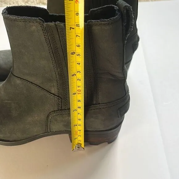 Sorel Women's Lolla Chelsea Boots (Black Suede) 7 Never worn outside
