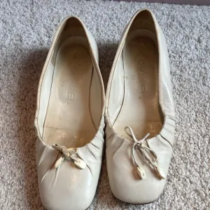 SPRING CLEANOUT 🪻🌼🥀🌹🌸🌺VINTAGE AUTHENTIC CHANEL flats