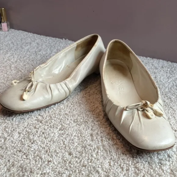 SPRING CLEANOUT 🪻🌼🥀🌹🌸🌺VINTAGE AUTHENTIC CHANEL flats