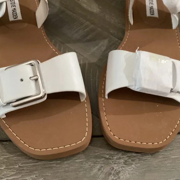 STEVE MADDEN Women's Santo Buckle Detailed Sandals, size 10