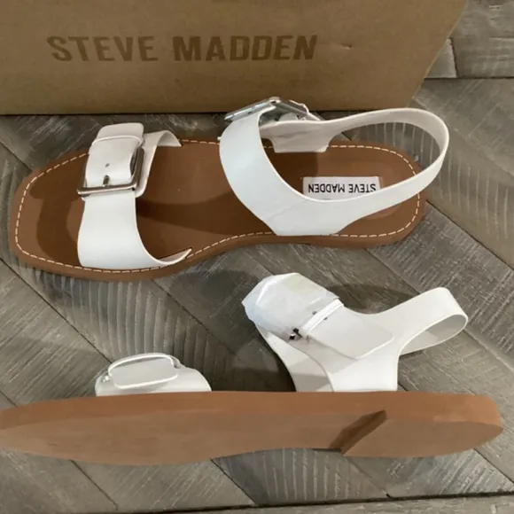STEVE MADDEN Women's Santo Buckle Detailed Sandals, size 10