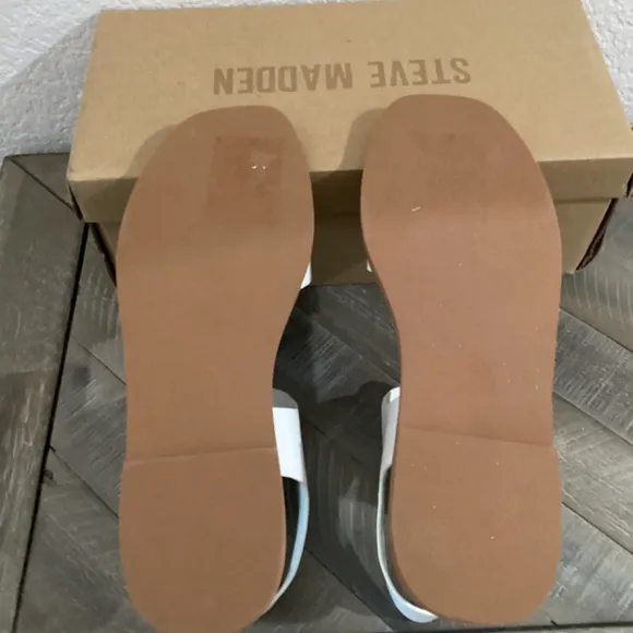 STEVE MADDEN Women's Santo Buckle Detailed Sandals, size 10